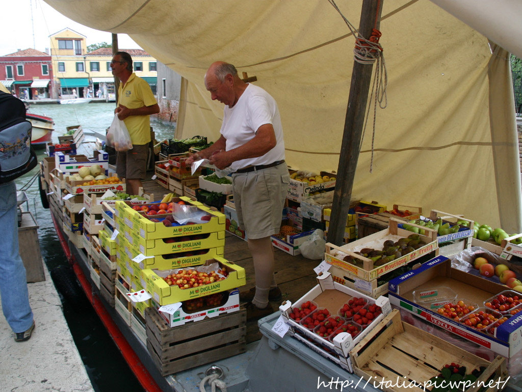 ボートの果物屋
